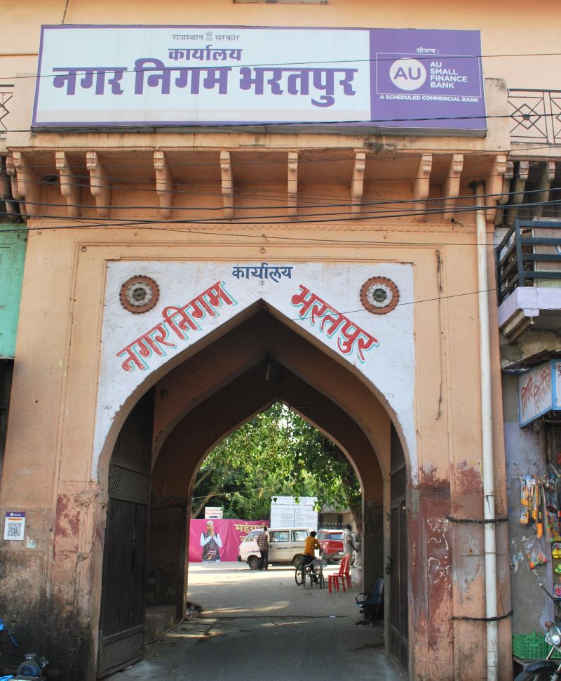 कमाई कर यूआइटी नहीं चुका रही निगम की चार साल की उधारी