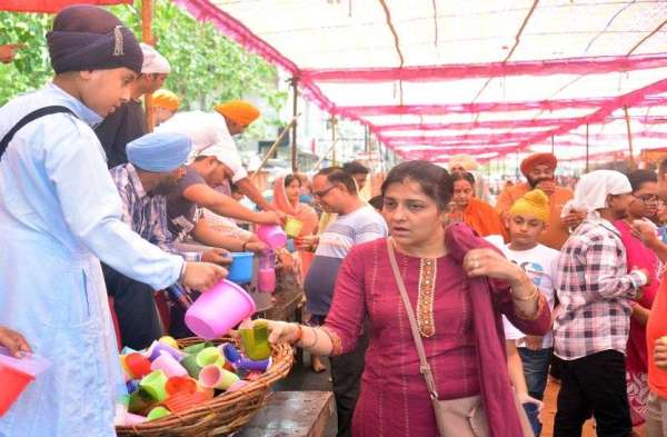 गुरु अर्जुन देव का शहीदी पर्व श्रद्धा से मनाया....दे​खिये तस्वीरे
