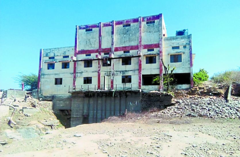 विभाग की अनदेखी: तीन लाख लोग भुगत रहे खमियाजा