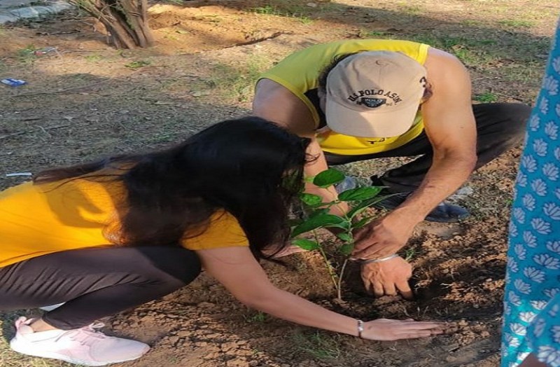 राजधानी में बढ़ रहा है प्लांटेशन ड्राइव का चलन , विशेष अवसरों पर ज्यादातर लोग करवा रहें है पौधरोपण