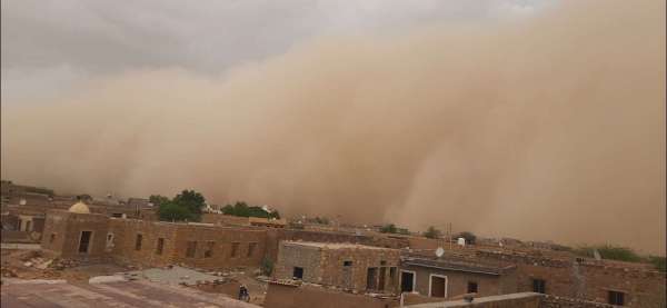 फतेहगढ में रेत का बवंडर 