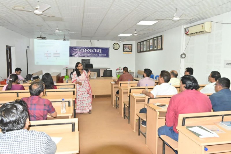 देखो.. एनर्जी सेविंग के टिप्स क्रेडा दे रही भिलाई के अभियंताओं को