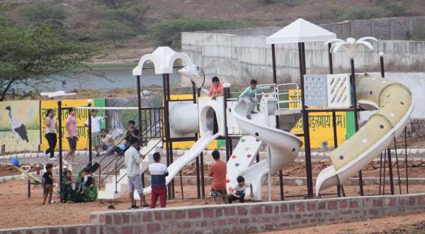 When the weather became pleasant, children's 'Dhamal' in Lavkush Park...... see photos