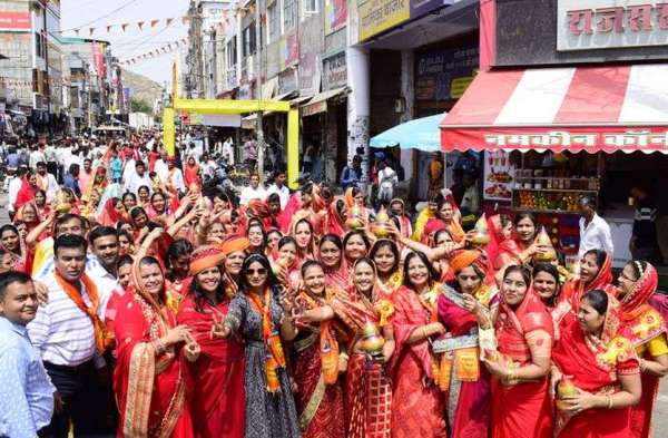 महेश नवमी पर निकली शोभायात्रा