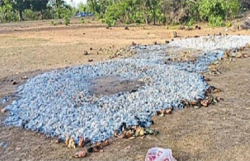 नक्सलियों के नाम पर दहशत फैलाने की कोशिश , लाखों के तेन्दूपत्तों को किया आगे के हवाले