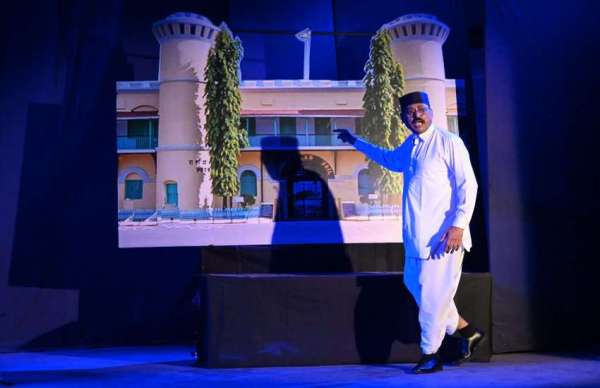 बैरिस्टरी की पढ़ाई करते हुए लंदन में क्रांतिकारी संगठन की स्थापना करते हैं। वहां के आंदोलन के प्रमुख नेता बन जाते हैं। अंडमान के सेल्युलर जेल में 11 साल यातनाओं के बीच सजा भुगतनी पड़ी, फिर सशर्त मुक्ति मिली।