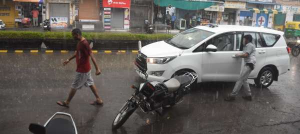 Divisional Commissioner Neeraj's wind continued to take action even in