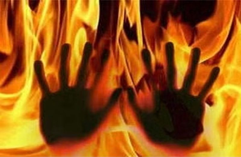 मां-बाप की मौत के बाद चाचा बना क्रूर, मासूम को जलते चूल्हे में फेंका