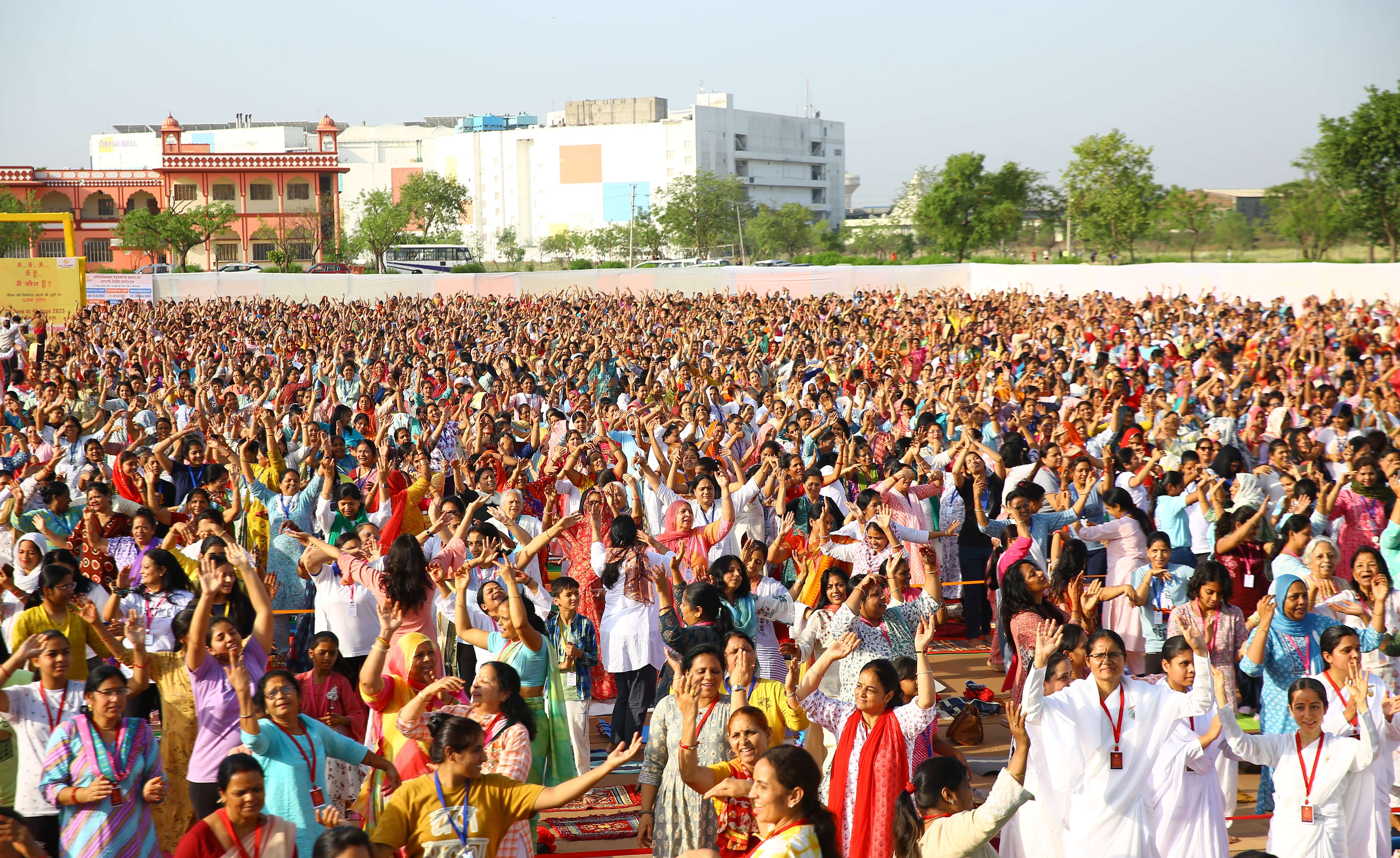 शरीर को स्वस्थ रखने के लिए सम्यक आहार, व्यायाम और ध्यान का अहम योगदान