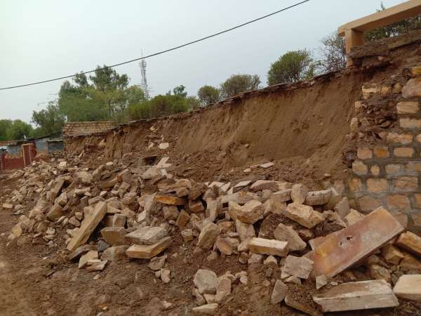 क्षतिग्रस्त दीवार