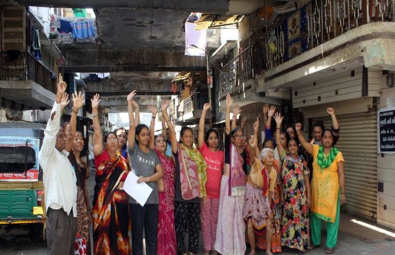 Surat/ मान दरवाजा टेनामेंट खाली करने के आदेश का विरोध