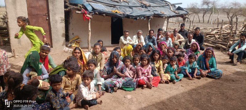 खाता बंद करने का झांसा देकर आदिवासियों को बुला रहे फ्रॉड करने वाले, सहमे ग्रामीण