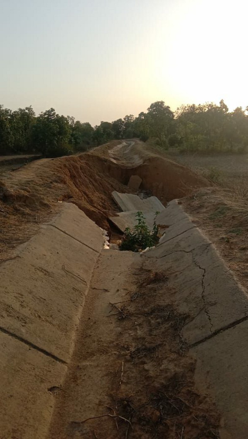 Video Story -मोहनी जलाशय से किसानों के खेतों तक नहीं पहुंचा पानी , क्षतिग्रस्त नहर सुधारने ग्राम पंचायत ने लिखा पत्र