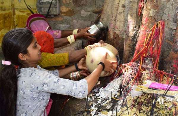 निर्जला एकादशी पर आस्था स्थलों पर लगा रहा मेला