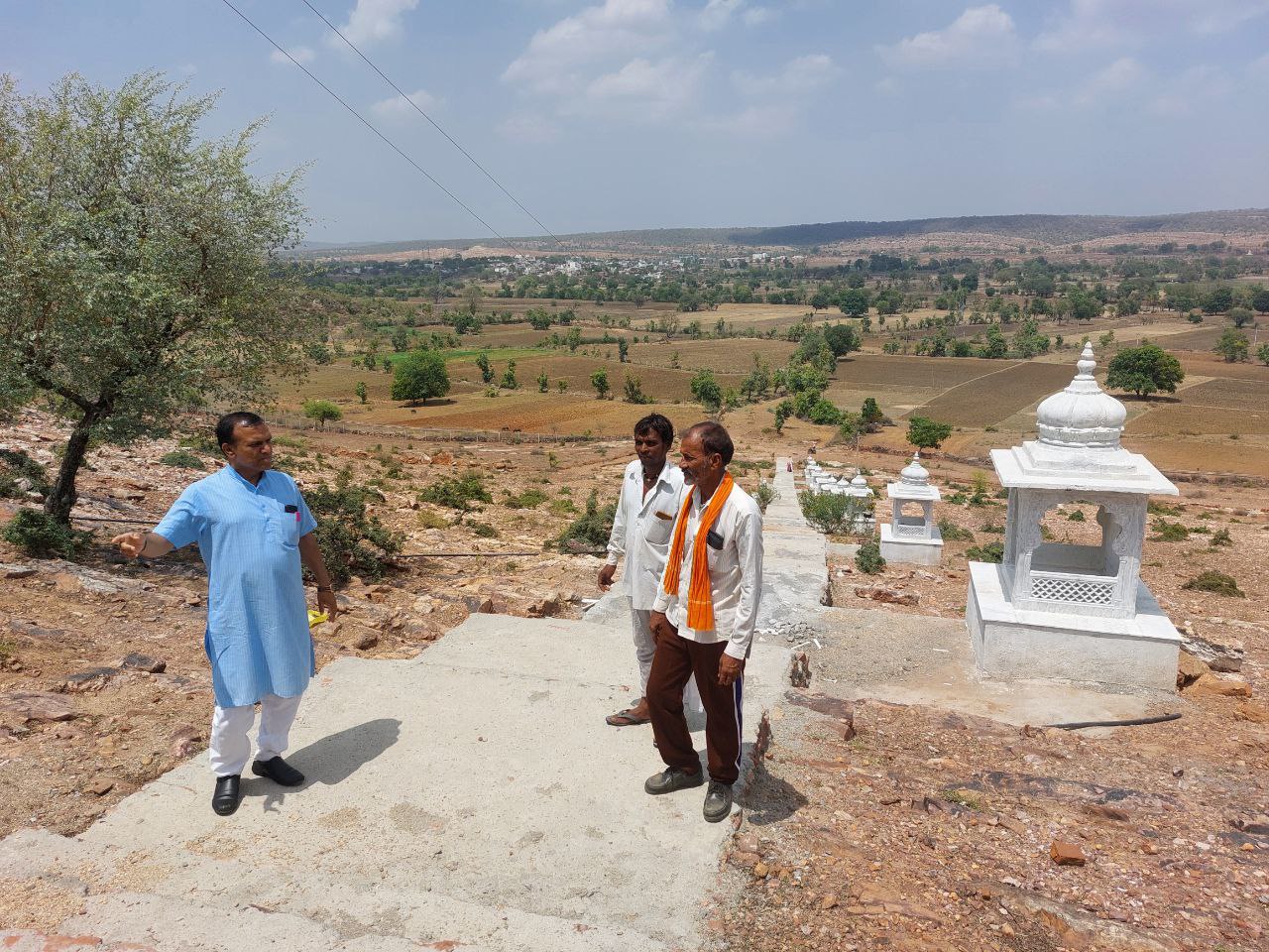 सात सौ फीट की ऊंचाई पर मां दुर्गा का आसन