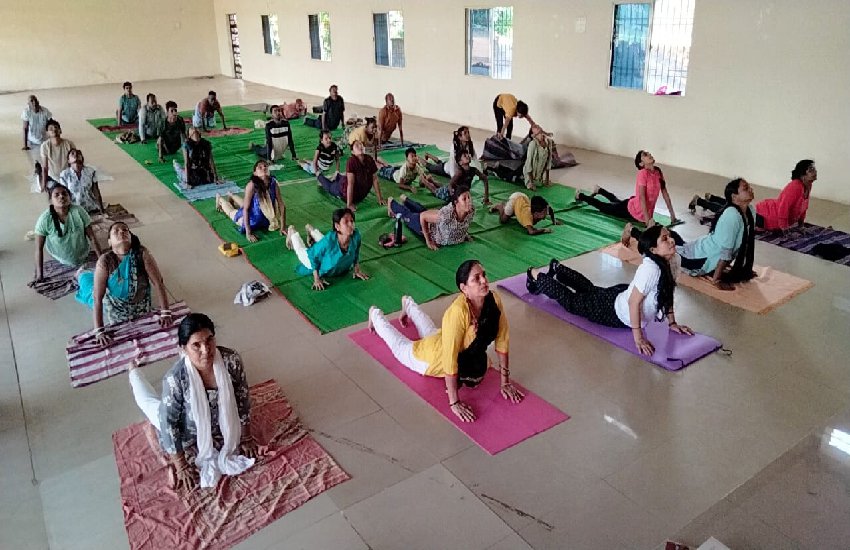 विश्व रिकार्ड बनाने 60 जगहों पर एक साथ होगा योग विज्ञान शिविर