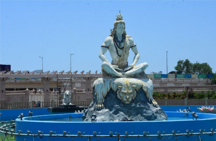 Statues of Mahakal Lok getting spoiled also in normal weather