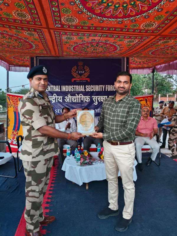 सीआईएसएफ इकाई एसपीएम में विश्व अंतराष्ट्रीय तंबाकू निषेध एवं दिवस भारत सरकार द्वारा चलाई जा रही मुहिम लाइफ स्टाइल फॉर एनवायरमेंट के तहत कार्यक्रम का आयोजन कियाा गया