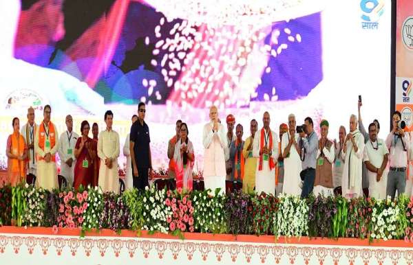 पीएम मोदी ने जनता से संवाद पर किया फोकस