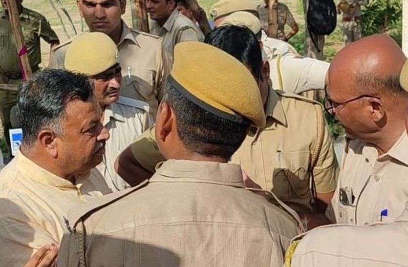 पीएम नरेन्द्र मोदी की सभा में वीआईपी एन्ट्री पर तनातनी