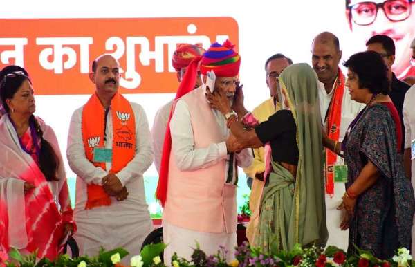 पीएम मोदी ने जनता से संवाद पर किया फोकस