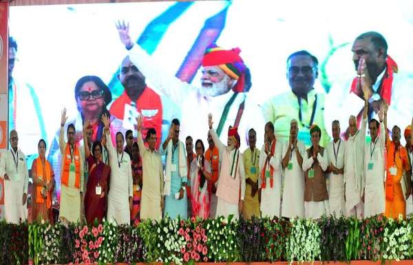 पीएम मोदी ने जनता से संवाद पर किया फोकस