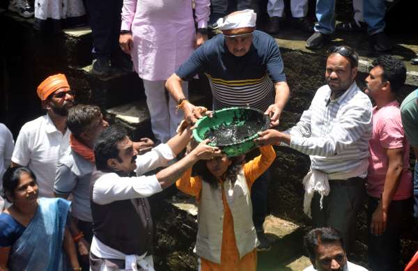 प्राचीन बावली सफाई अभियान   