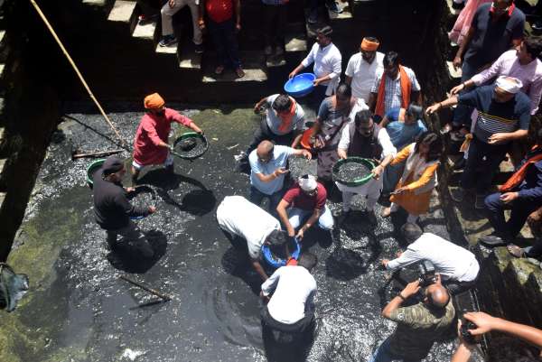 प्राचीन बावली सफाई अभियान  