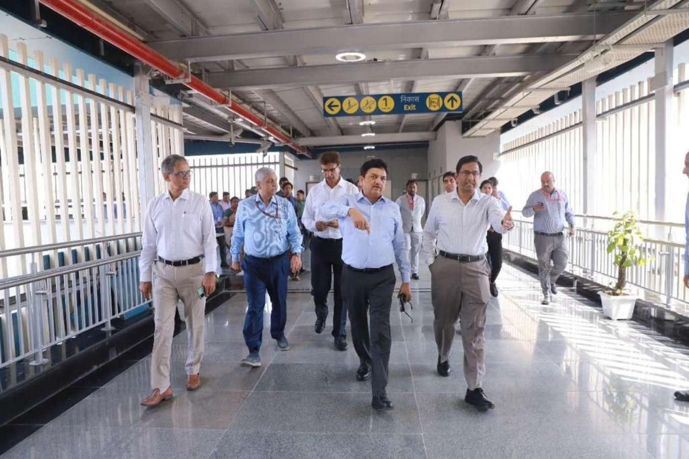 Ghaziyabad News: NCRTC आनंद विहार रैपिडएक्स स्टेशन पर पैदल यात्रियों और वाहनों के लिए बनाएगा 3 डेडिकेटेड पुल