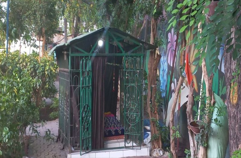 Indore News : नगर निगम मुख्यालय में मजार को लेकर बवाल