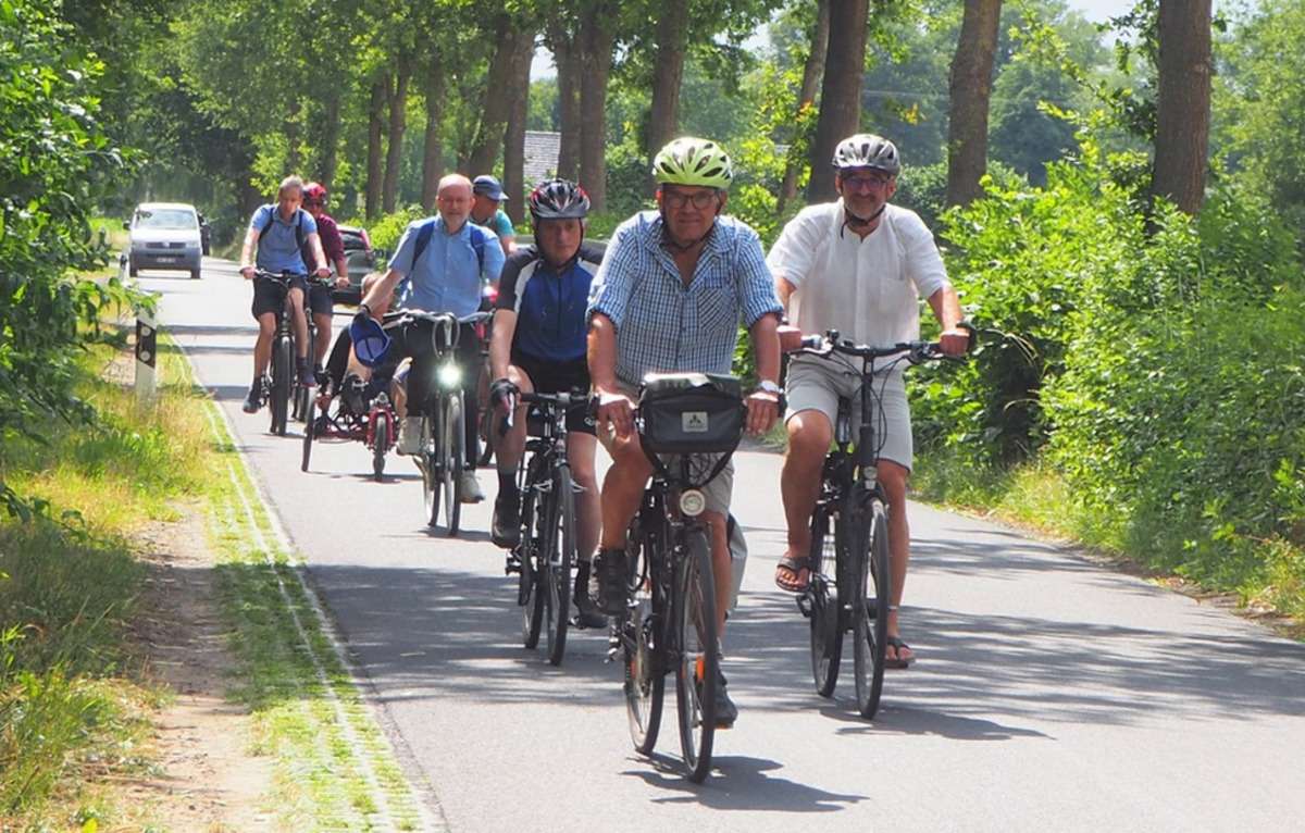 riding_bicycles_in_munster.jpg