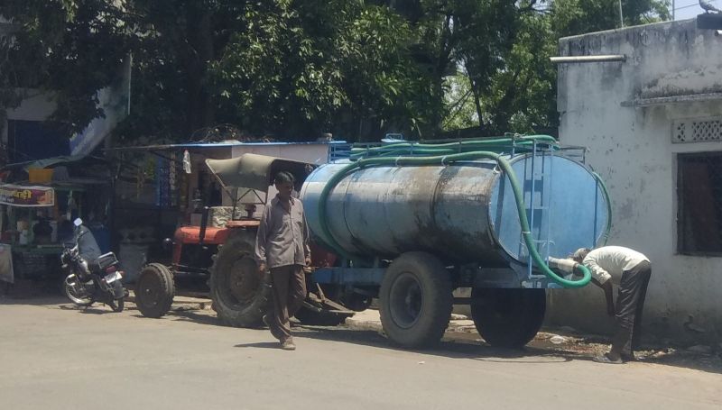 Water Supply : घरों में पानी का प्रेशर कम आने से लोग परेशान, बूस्टरों से खींच रहा पानी