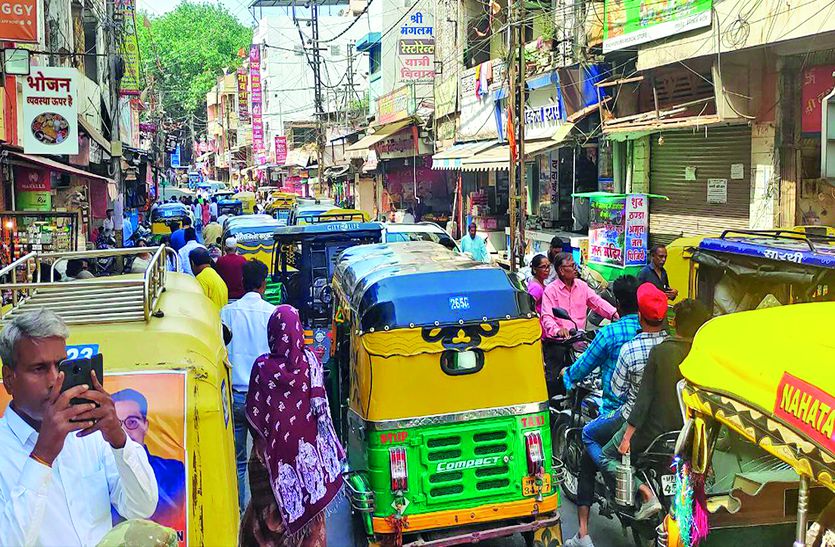 Auto rickshaws are jamming in Mahakal area, no permanent stand