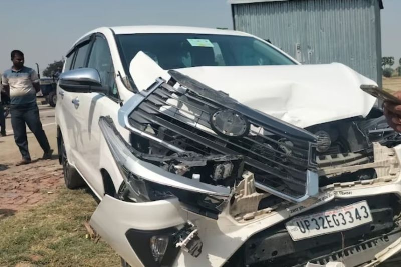 accident of ayush ministers car coming ballia