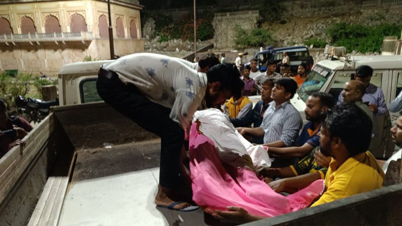 गलता कुंड में डूबने से एक की मौत, खुले वाहन में ले गए शव