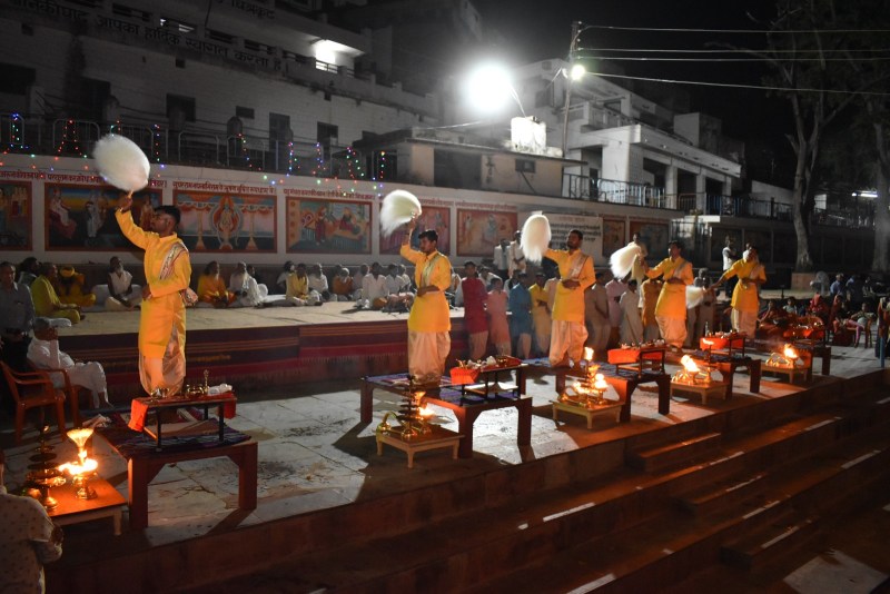 Ganga Arti Chitrakoot: वाराणसी की तर्ज पर रघुवीर मन्दिर में शुरू गंगा आरती,जाने समय