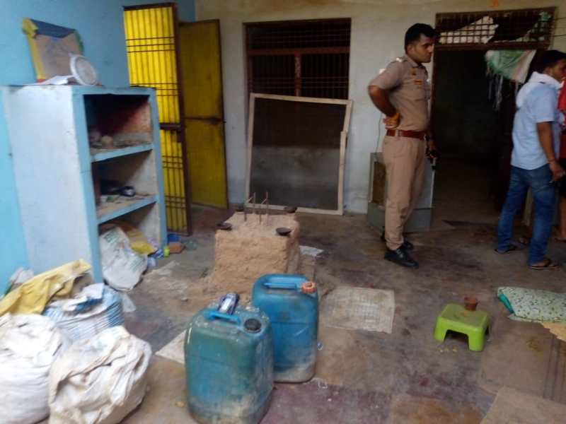 Chitrakoot News: तंत्रमंत्र के चक्कर में तीन साल घर में कैद रहा ये परिवार,अब