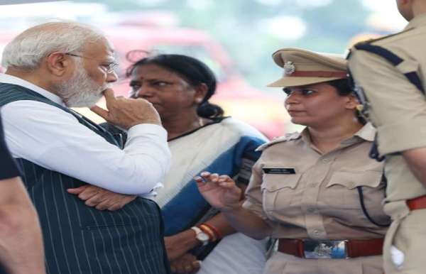 घायलों से मिले मोदी, बोले, हादसे के जिम्मेदारों को बख्शा नहीं जाएगा