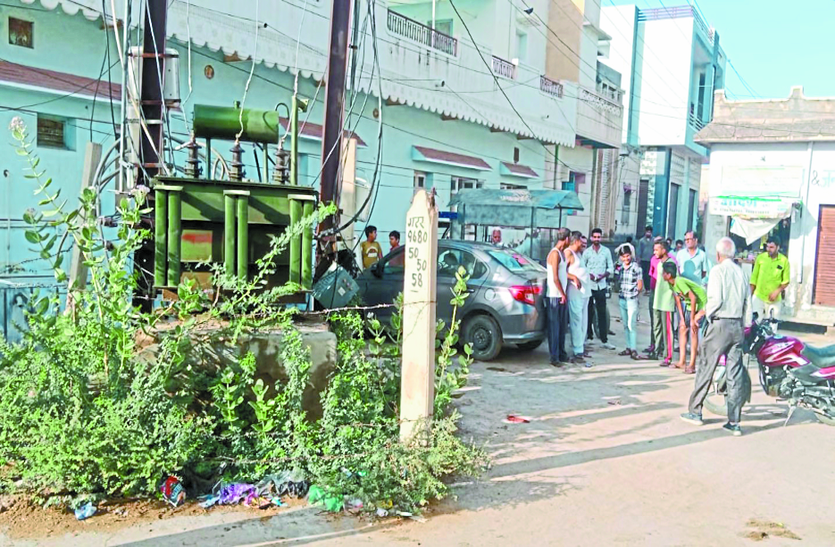 Video News- तेज धमाके के साथ जले दो ट्रांसफार्मर, 20 घंटे तक गुल रही 300 घरों की बिजली
