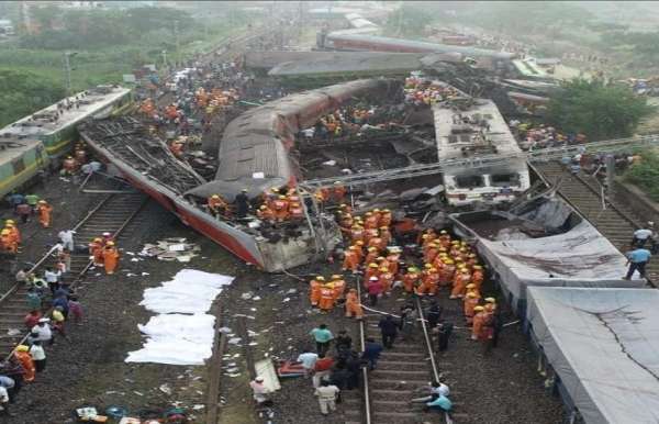 घायलों से मिले मोदी, बोले, हादसे के जिम्मेदारों को बख्शा नहीं जाएगा