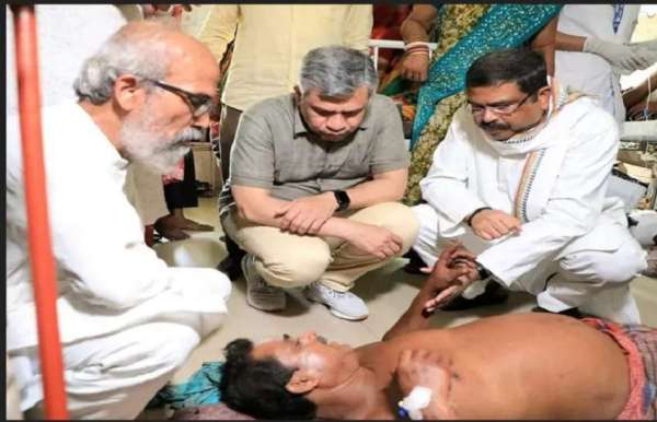 घायलों से मिले मोदी, बोले, हादसे के जिम्मेदारों को बख्शा नहीं जाएगा