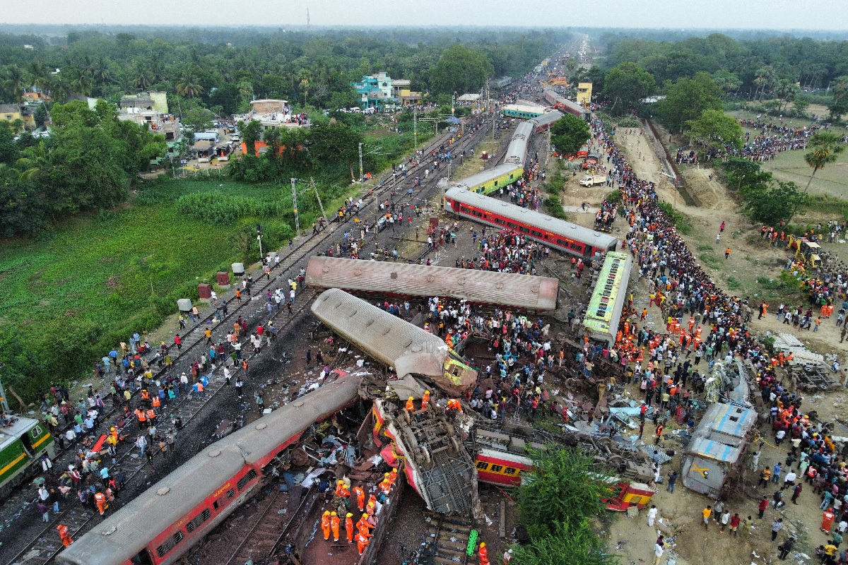 बालासोर रेल हादसा : रेलवे ने बताया क्यों और कैसे हुआ हादसा?