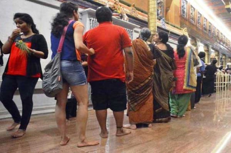 मंदिरों में प्रवेश के लिए ड्रेस कोड, छोटे कपड़ों में नहीं आ सकेंगी लड़कियां