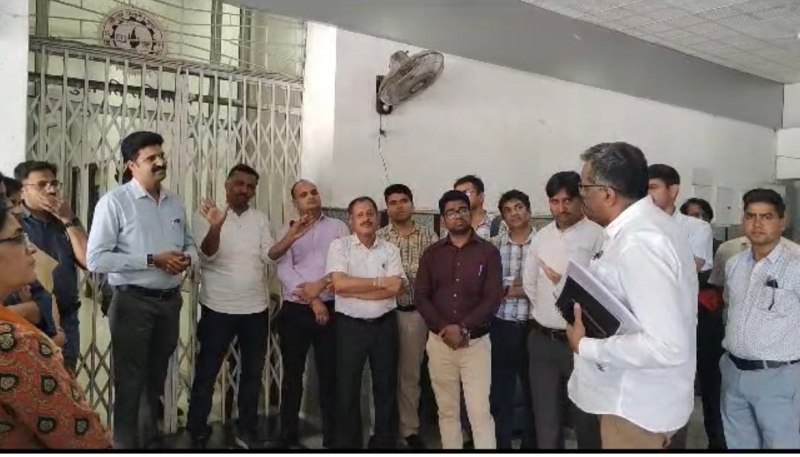 पंद्रह दिन में प्रमोशन नहीं तो पेन डाउन हड़ताल