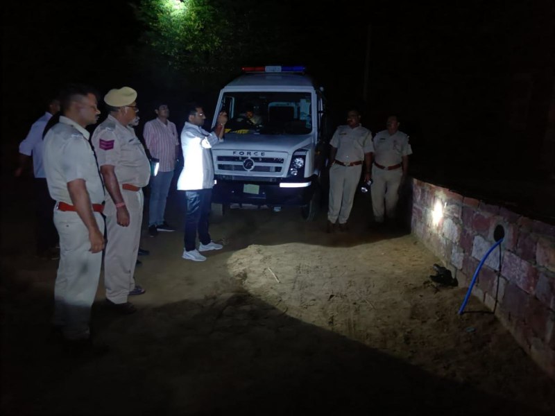 तीन बेटियां और एक बेटे को लोहे के ड्रम में पानी भर डूबाकर मारा, फिर मां फदे पर झूली