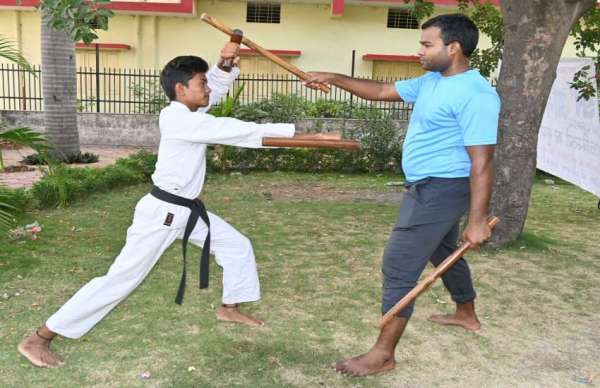 अभियान के तहत तालाब सफाई के साथ-साथ महिलाओं की सुरक्षा व साइबर क्राइम के संबंध में महिला पुलिस अधिकारियों द्वारा जानकारी दी गई।