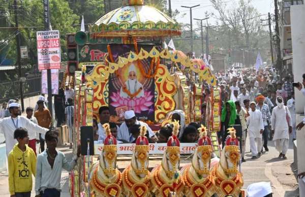  इस अवसर पर विभिन्न सत्संग-भजन मंडलियों ने कबीर के भजन, प्रवचन, प्रस्तुत किया। 