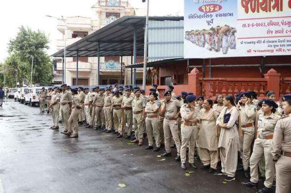 जगन्नाथ रथयात्रा की तैयारी: अहमदाबाद में निकाली जलयात्रा, 10  कलश के जल से किया साबरमती का अभिषेक