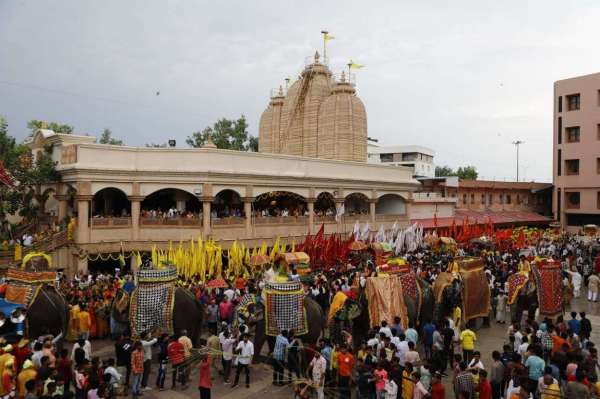 जगन्नाथ रथयात्रा की तैयारी: अहमदाबाद में निकाली जलयात्रा, 10  कलश के जल से किया साबरमती का अभिषेक