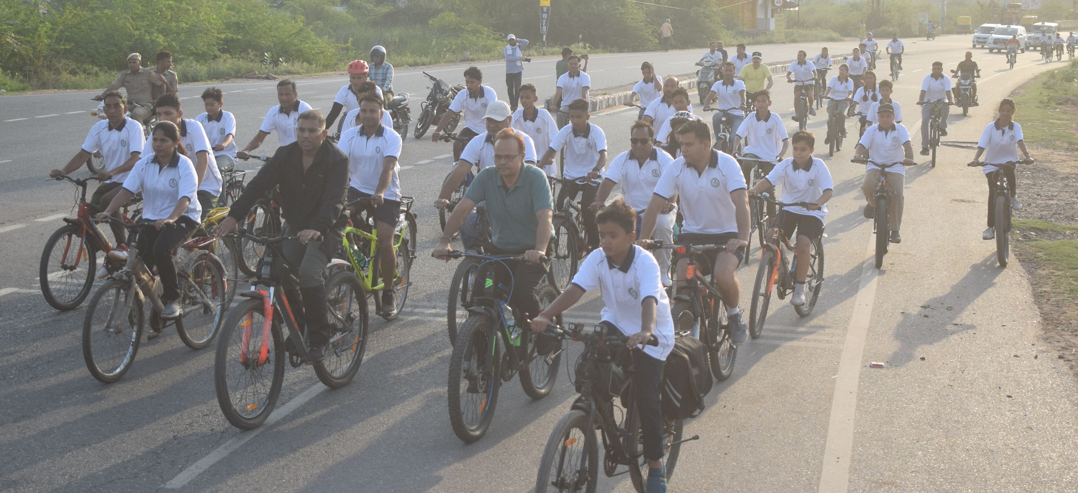 Cycle rally organized by Rajasthan Patrika and Administration on World Environment Day